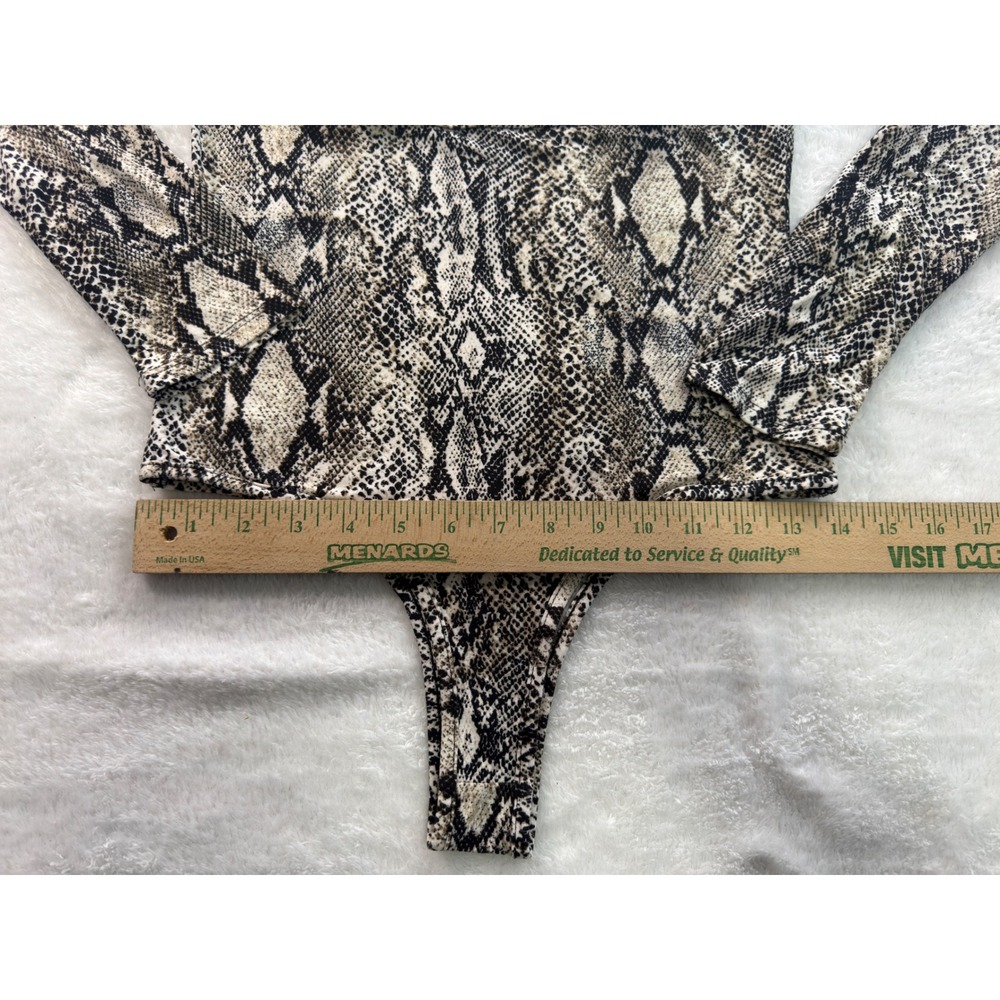 Polly & Esther Snakeskin Off Shoulder Ruffle Bodysuit Long Sleeve Gray Thong M - Picture 7 of 9